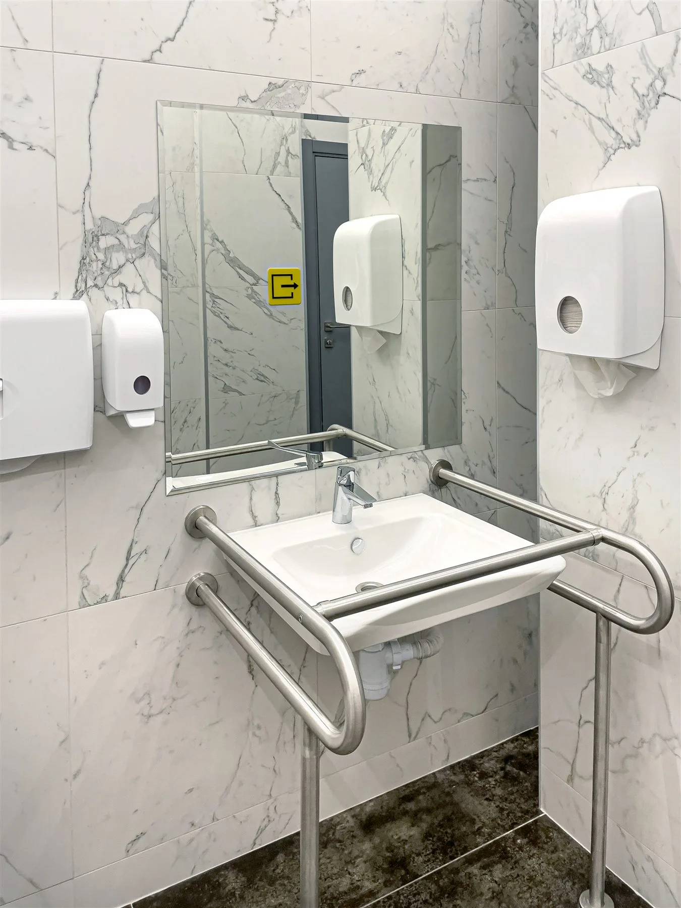 Bathroom shower with seating and well-placed controls